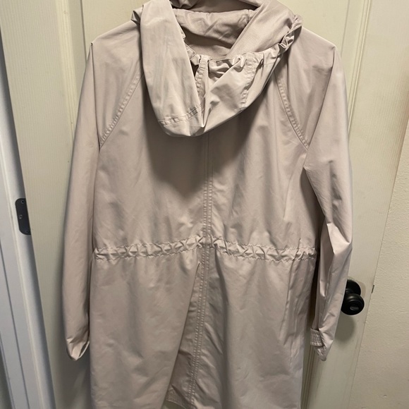 Athleta Misty rain jacket - size medium - off white - Picture 3 of 3